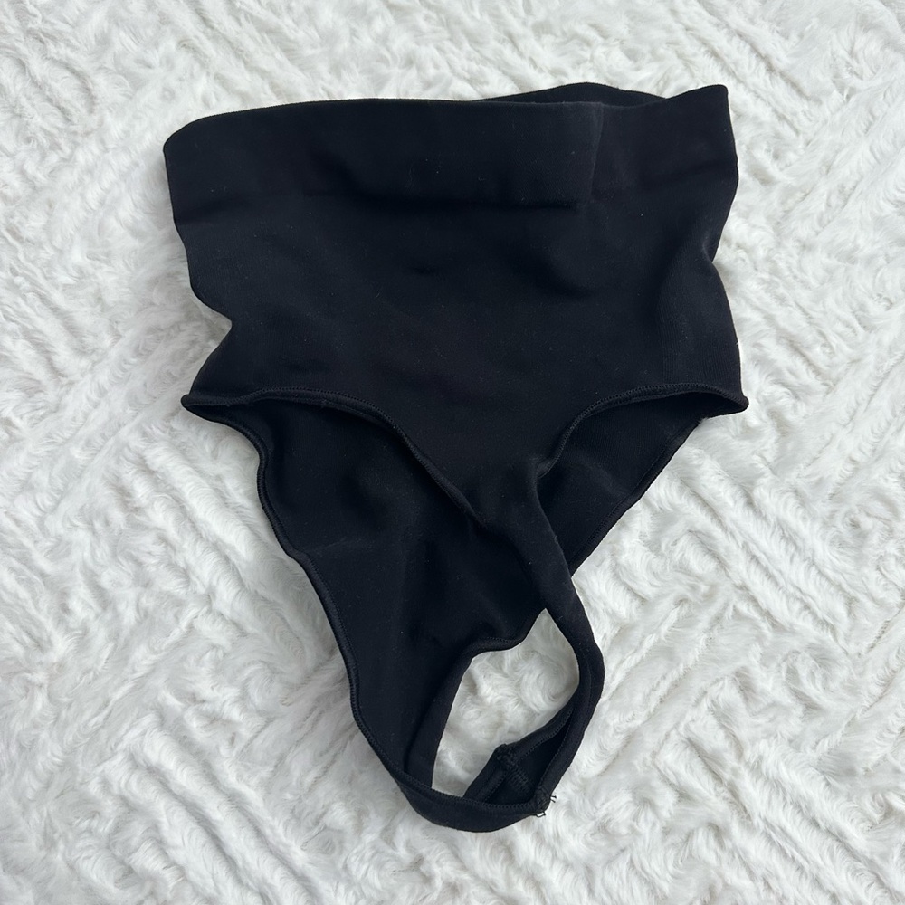 SKIMS Black High-waisted Seamless Thongs. NWOT - Picture 5 of 6